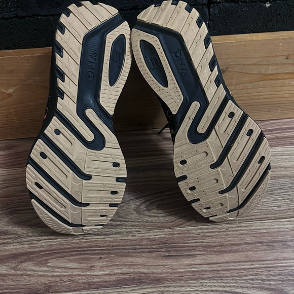 Brooks launch 9 Women's Vibrant Leopard Sneakers - Picture 8 of 10